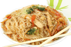 ВОК XL: Фунчоза с овощами и курицей